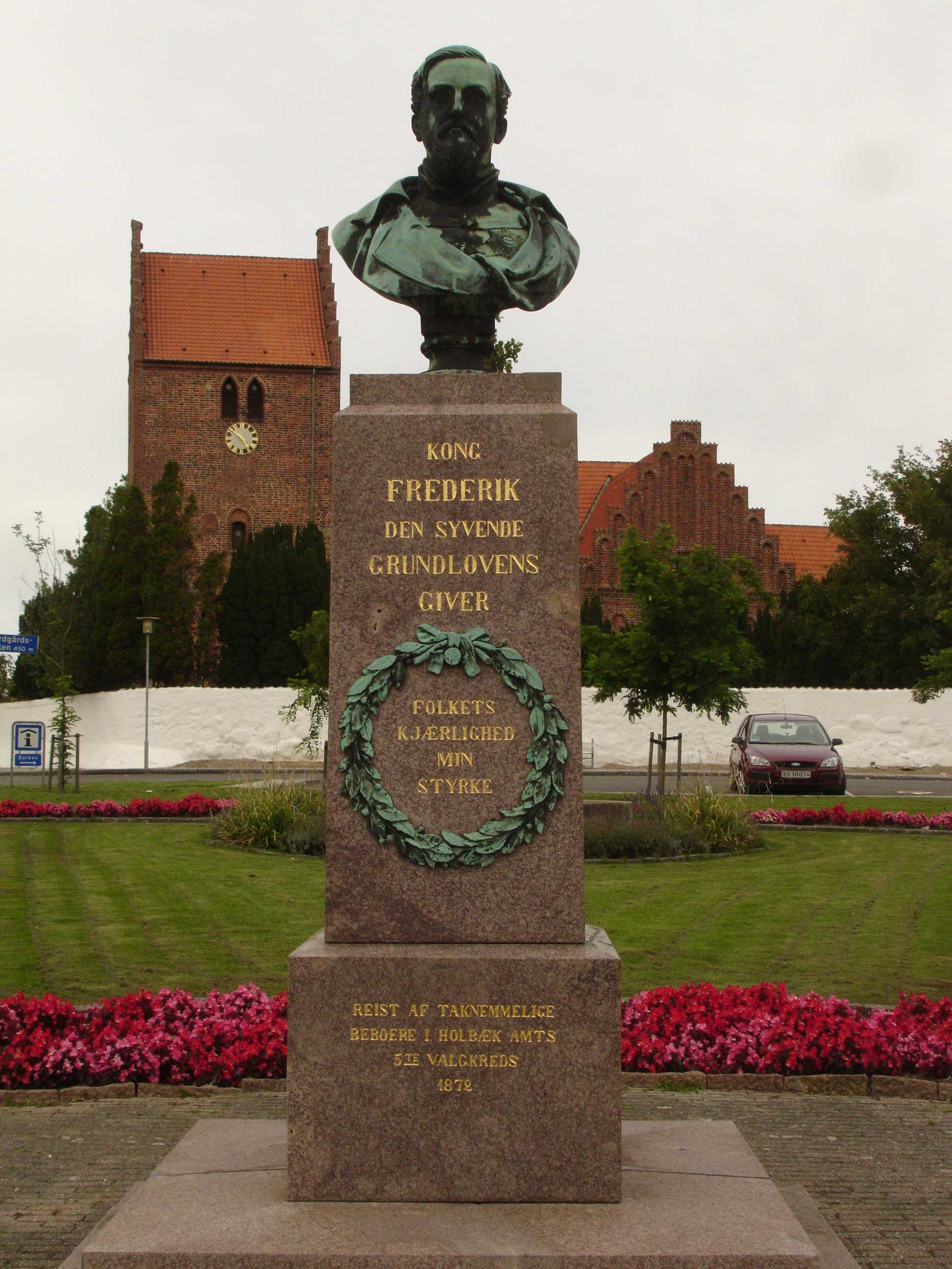 FR VII STATUEN FRONT